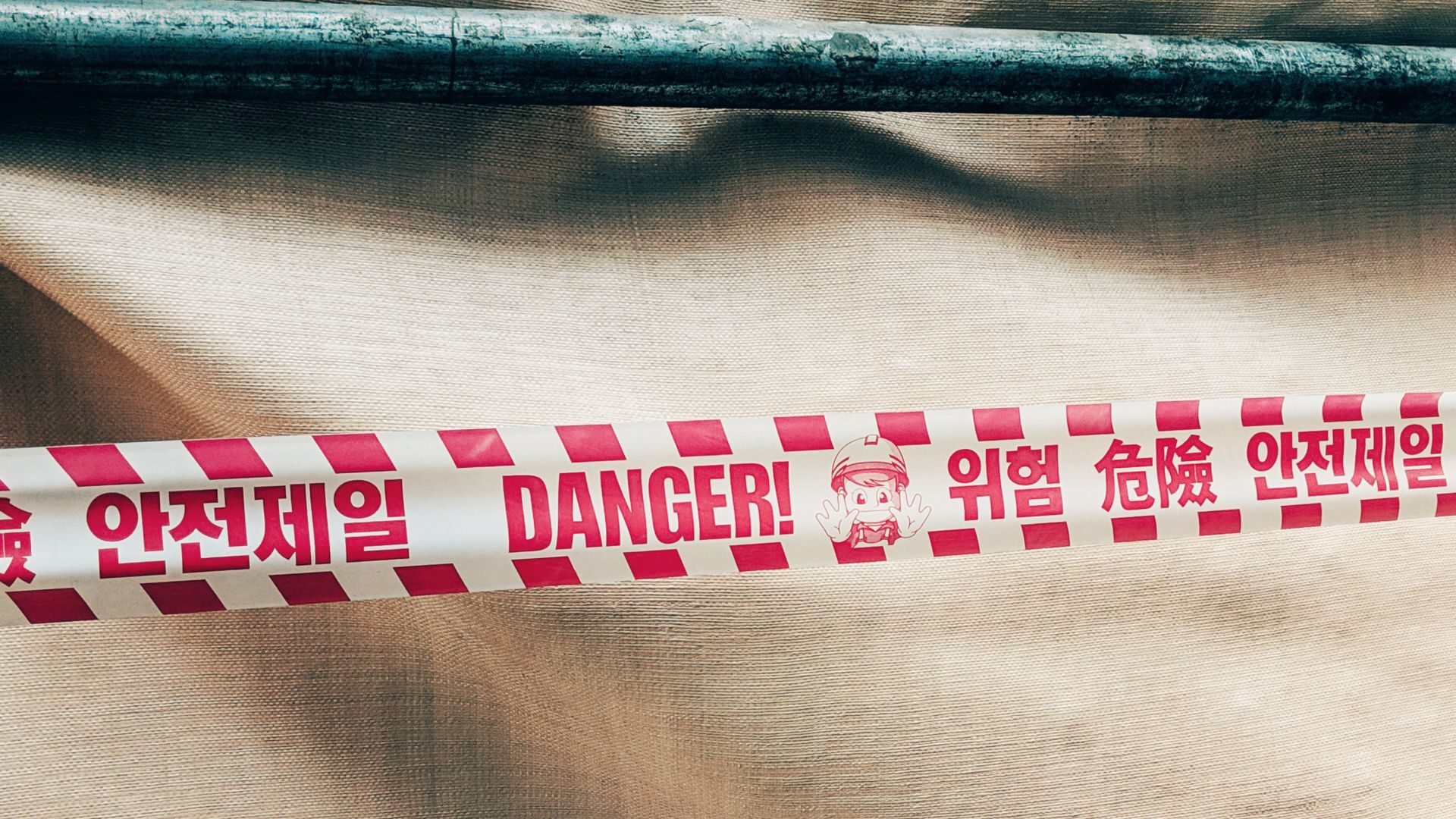 Warnhinweisband Gefahr auf Koreanisch